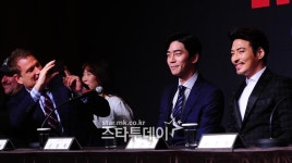 [포토] 제프 칼훈, `마타하리` 배우들 담아