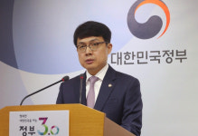 비정규직 차별 가이드라인 내놓은 정부…총선 사전투표 의식?