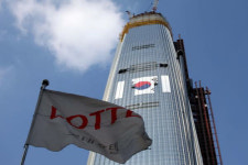 제2롯데월드 다시 수난겪나···인허가 비리 수사 촉각