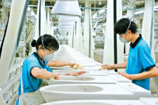 저가 중국산 추격 따돌린 다기능 양변기