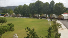 캠핑장에서 독서를 하면서 가을을 낚다