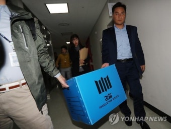 검찰, `최순실씨 의혹`과 관련, 안종범·정호성·김한수 비서관 자택 압수수색