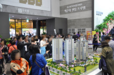 부산 청약 열기타고 주말 견본주택 방문객 몰려