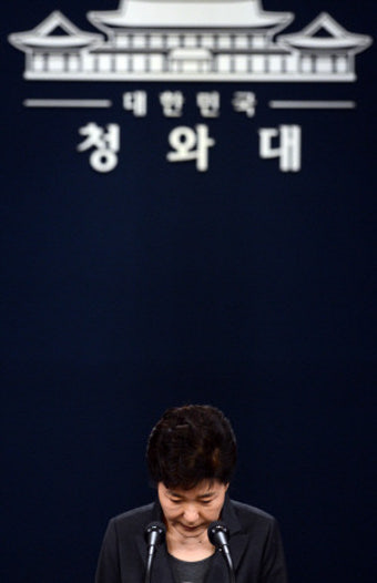 최측근 없는 박대통령 담화문 누가? 이정현 건의 반영된듯
