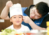 [기업과 함께] 더나은 내일 향해 함께 입모아 후~…행복이 방울방울