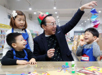 [Weekend Interview] `종이접기 아저씨` 김영만 종이문화재단 평생교육원장