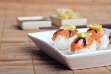 [음식평론가 윤덕노의 음食經제] 연어의 경제사 노르웨이 발명품 연어초밥…종주국을 뚫은 역발상 전략