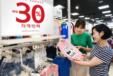 홈플러스, 티셔츠·블라우스 등 여름옷 최대 30% 할인
