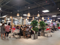 물건 사 빠져 나가기 바빴던 마트에서 느긋하게 식사를