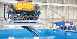 위험한 공업용수탱크 청소도 로봇이 `척척`