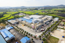 `행복한 닭` 실현 하림 정읍공장…최소한의 공간은 보장해야