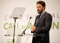 벤 에플렉, 힐러리 버튼 성추행 "부적절한 행동, 진심으로 사과한다"