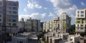 맑은 공기와 접근성이 양립하는 곳… 서초더샵포레