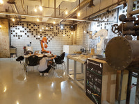 청년 스타트업 입주에 카페·편의점도 들어서 도시재생으로 활력 되찾은 세운상가