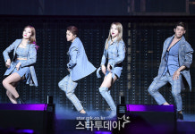[포토]카드, 드라마틱한 무대! 