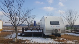 백제역사가 살아 숨쉬는 도시 부여의 ‘백마강 카라반 캠핑장’