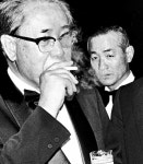 [사진은 말한다] 대통령을 감시하는 경호실장, 1979년 12월 21일