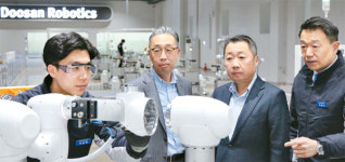 두산, 수원공장 완공으로 미래 먹거리 `협동로봇`  본격생산