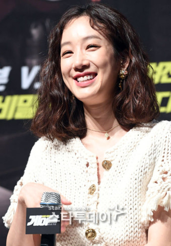 ‘게이트’ 정려원 “정상훈 협박 장면, 고백으로 들렸다...웃음 폭발”