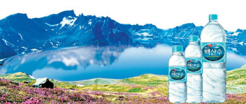 농심, 백두산 천지서 마시듯…사람 손길 안닿은 진짜 청정수, 백산수