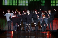 스트레이 키즈, 3500여 팬 운집한 역대급 데뷔 쇼케이스...‘강렬 출사표’