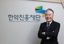 이응세 한약진흥재단 원장 | “한의약도 첨단기술 접목하면 미래 먹거리”