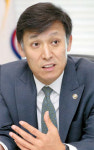 김영문 관세청장 공항에 모바일 세관신고 도입할것