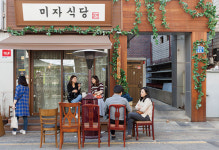 최고층 빌딩 옆 뜨는 송리단길-롯데월드몰 인근 이색카페 줄줄이 인스타그램도 반한 ‘핫’ 플레이스