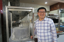 맷돌 제분에 손 반죽으로 만든 담백한 냉면 `평양옥`