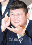 [포토]조세호, 사진찍는 포즈도 깔끔하게!
