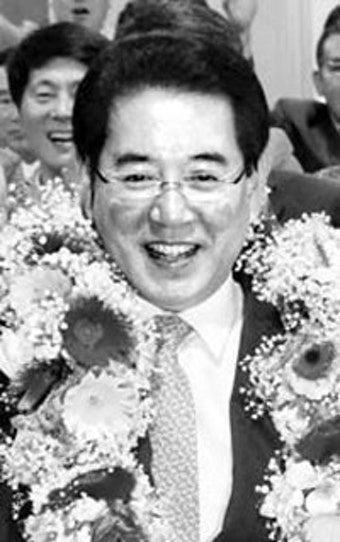 김영록 전남지사 당선인, 39세에 강진군수…文정부 초대 농식품부장관 지내