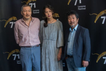 `애정전선 이상無` 홍상수김민희, 로카르노영화제서 다정 스킨십