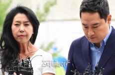 법률사무소단우변호사권재선법률사무소 | [포토] 변호인 말에 집중하는 김부선