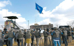 총구 겨누던 DMZ…남북 함께 `지뢰`찾기