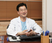 빗썸 인수한 김병건 BK 회장은 누구?
