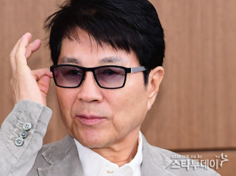 [포토] 생각에 잠긴 가왕 조용필