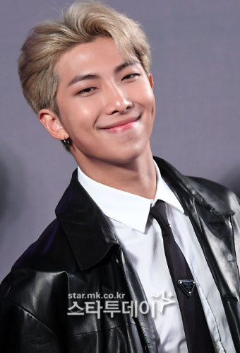 [포토]RM, 댄스상 기분 좋아요