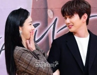 [포토] 박아인, 유승호 바라보며 미소