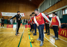 맥도날드, 부산맹학교 학생 대상 축구교실…행복의 버거도 지원