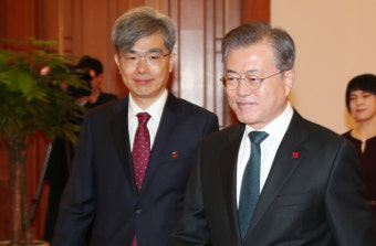 尹 대통령, 퇴임 대법관들에게 훈장 수여식 진행