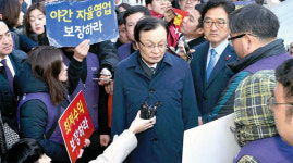 편의점 농성장 찾은 與지도부 최저수익 보장돼야