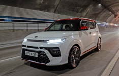 `기아차가 만든 MINI` 쏘울 부스터…도시남녀의 `소울 메이트`