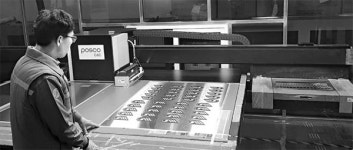 철판에 컬러입힌 포스아트…매출 1조 견인