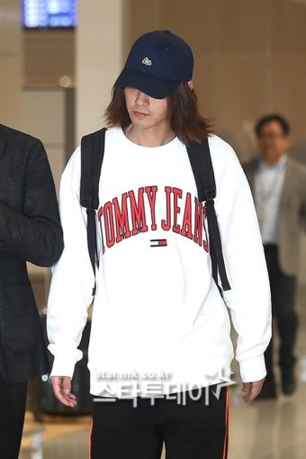 [속보] 정준영 입국, 취재진 질문에 ‘묵묵부답’...긴급체포 없었다