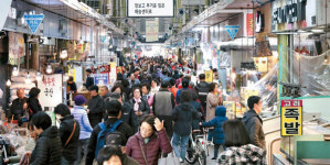문화공간·시설 현대화…차별화한 전통시장, 주말 수만명 북적