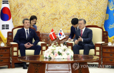 文대통령, 덴마크 왕세자 내외 접견…