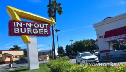 `미국 3대 버거` 인앤아웃, 22일 하루만 강남서 선착순 한정 판매