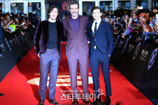 [포토]사이먼 킨버그 감독, 엑스맨 배우들과 레드카펫 함께 