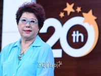 양희은 “20년간 5만 8천여통의 사연, 암 말기 희재엄마 사연 잊을 수 없죠”[인터뷰]