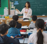 채시라, 초등학교 명예교사 아이들 인생에 작은 울림 되었길